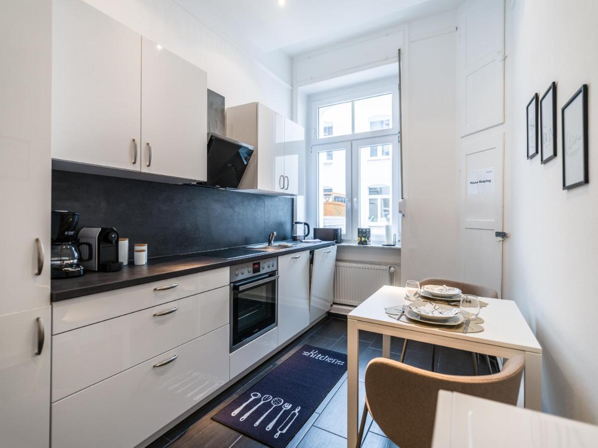 Hochwertige Altbauwohnung Im Modernen Stil In Wiesbaden - Kueche - Terrasse - Wlan - Zentral Luaran gambar