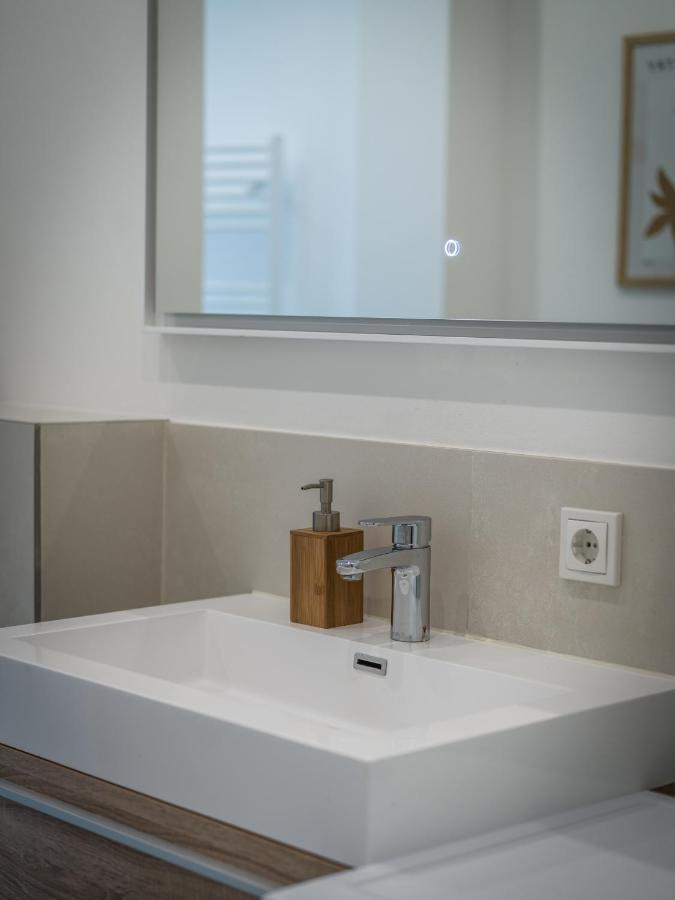 Hochwertige Altbauwohnung Im Modernen Stil In Wiesbaden - Kueche - Terrasse - Wlan - Zentral Luaran gambar